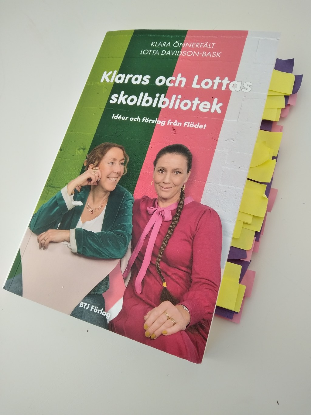 Omslag Klaras och Lottas skolbibliotek