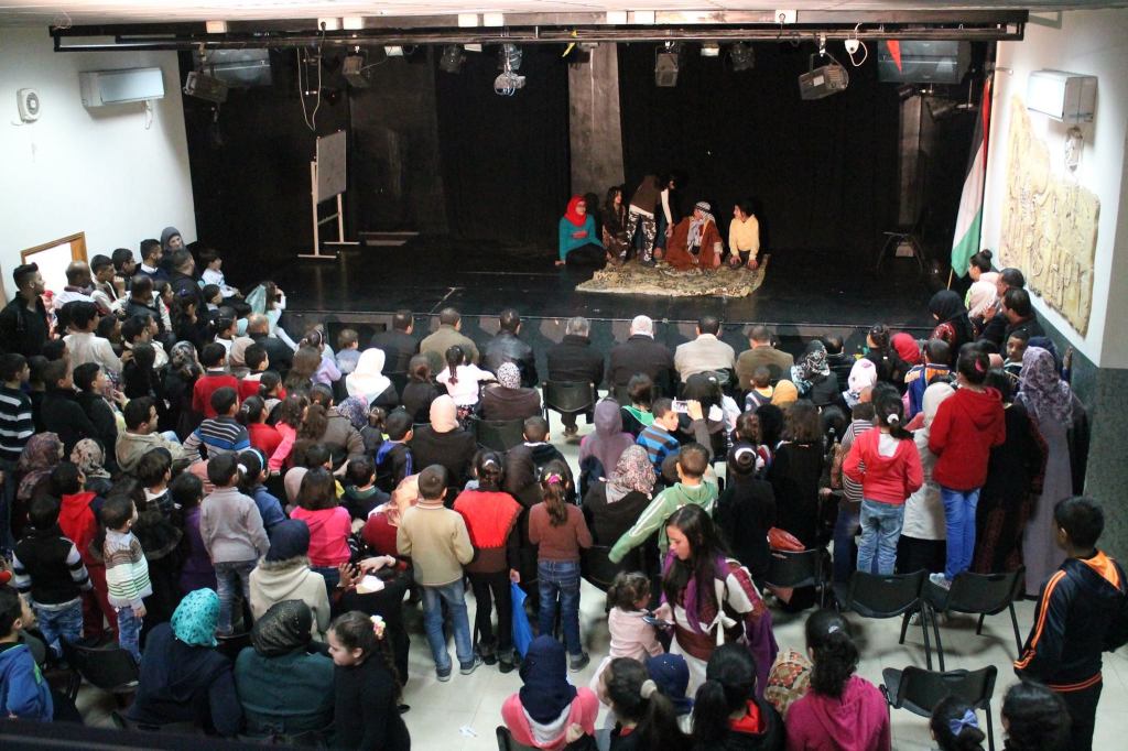Fotografi från teaterföreställning på Läsfestivalen YCC arrangerade 2016.