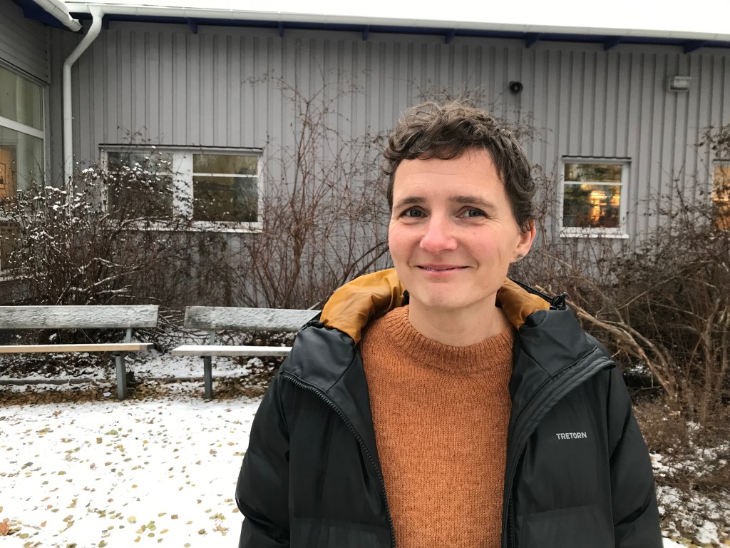 Bokcirkel bakom lås och&nbsp;bom